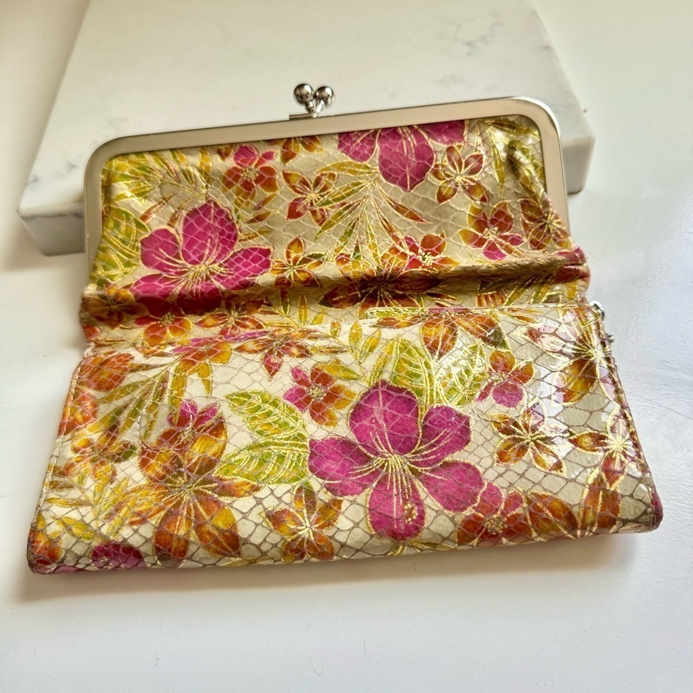 Hobo International Lauren Clutch Floral Wallet - Picture 4 of 8